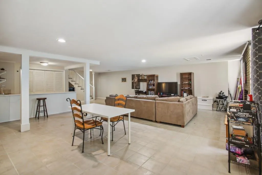 275 Glen Lake Drive, Atlanta, Georgia 30327, 5 Bedrooms Bedrooms, ,3 BathroomsBathrooms,Residential,Sold,275 Glen Lake Drive,7063089
