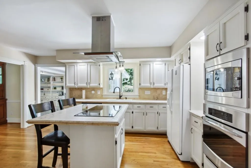 275 Glen Lake Drive, Atlanta, Georgia 30327, 5 Bedrooms Bedrooms, ,3 BathroomsBathrooms,Residential,Sold,275 Glen Lake Drive,7063089