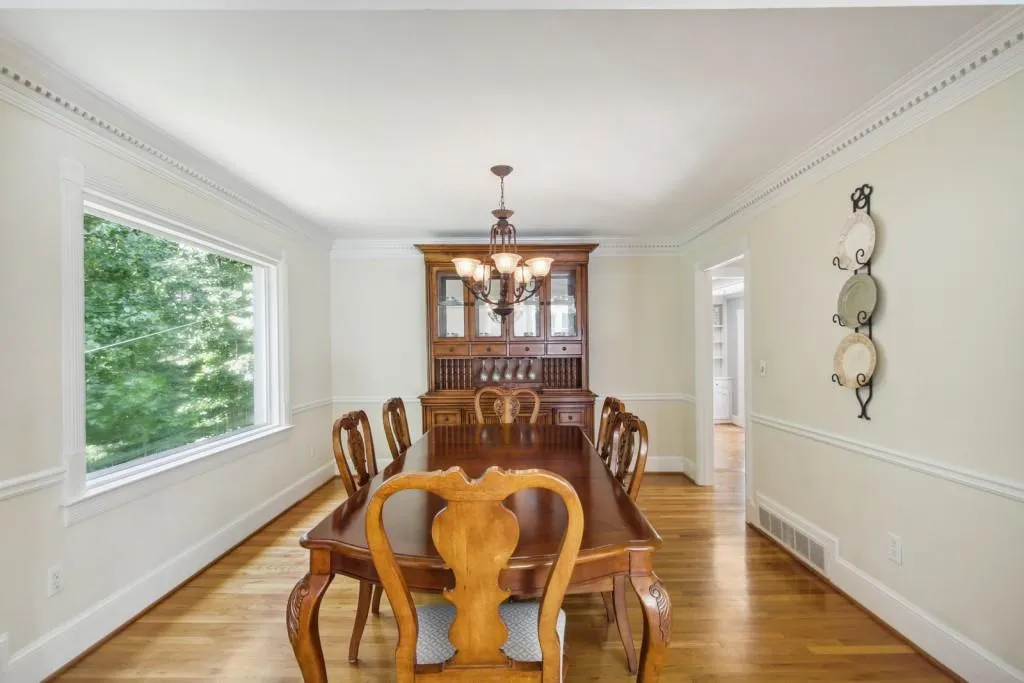 275 Glen Lake Drive, Atlanta, Georgia 30327, 5 Bedrooms Bedrooms, ,3 BathroomsBathrooms,Residential,Sold,275 Glen Lake Drive,7063089