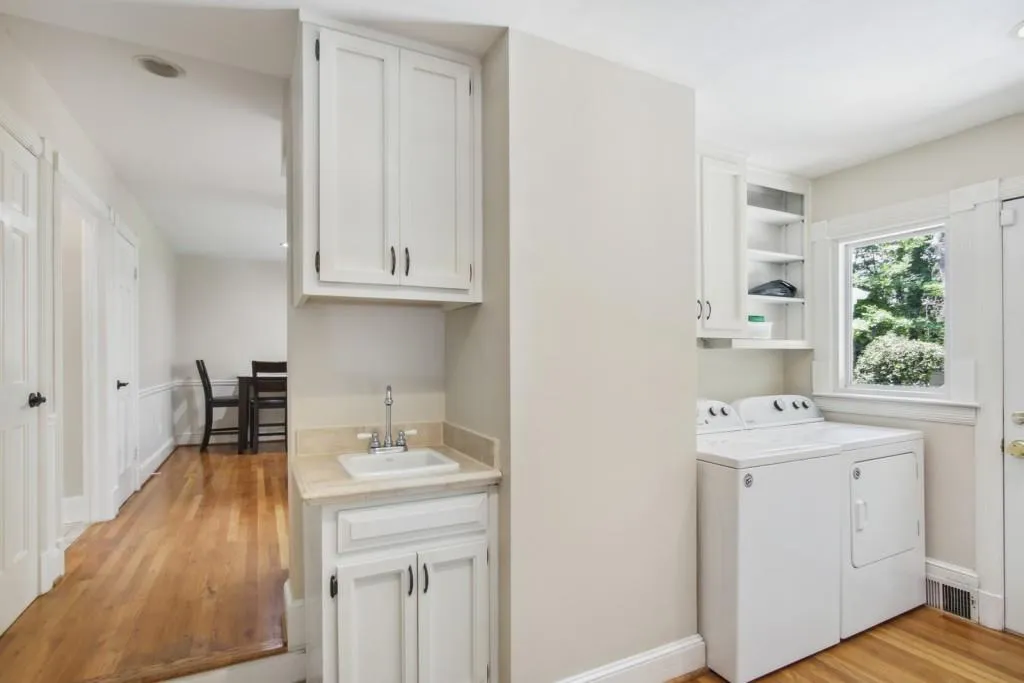 275 Glen Lake Drive, Atlanta, Georgia 30327, 5 Bedrooms Bedrooms, ,3 BathroomsBathrooms,Residential,Sold,275 Glen Lake Drive,7063089