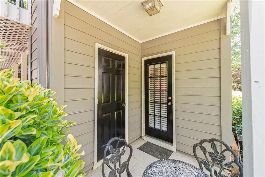 1108 Camden Court, Atlanta, Georgia 30327, 2 Bedrooms Bedrooms, ,2 BathroomsBathrooms,Residential,Sold,1108 Camden Court,6574138