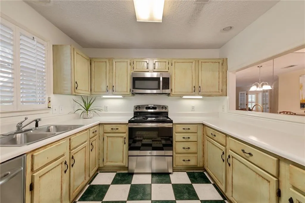 1108 Camden Court, Atlanta, Georgia 30327, 2 Bedrooms Bedrooms, ,2 BathroomsBathrooms,Residential,Sold,1108 Camden Court,6574138