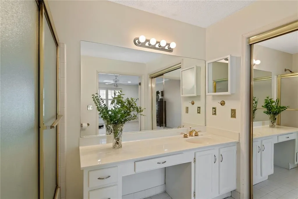 1108 Camden Court, Atlanta, Georgia 30327, 2 Bedrooms Bedrooms, ,2 BathroomsBathrooms,Residential,Sold,1108 Camden Court,6574138