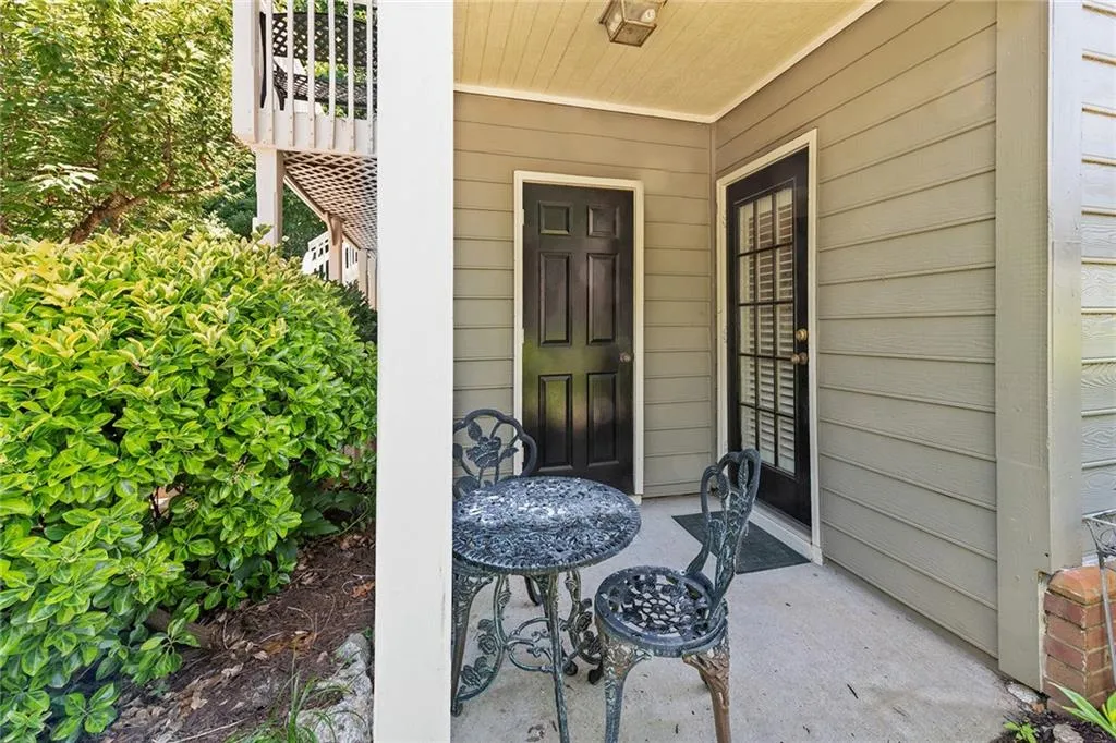 1108 Camden Court, Atlanta, Georgia 30327, 2 Bedrooms Bedrooms, ,2 BathroomsBathrooms,Residential,Sold,1108 Camden Court,6574138