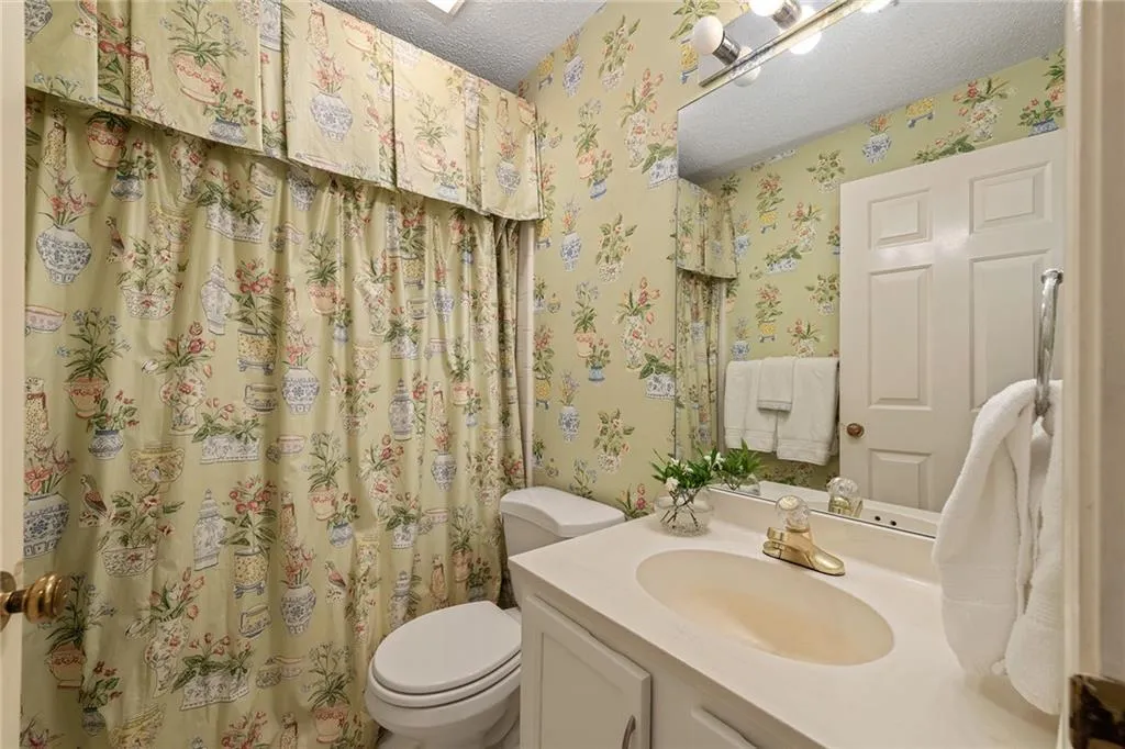 1108 Camden Court, Atlanta, Georgia 30327, 2 Bedrooms Bedrooms, ,2 BathroomsBathrooms,Residential,Sold,1108 Camden Court,6574138