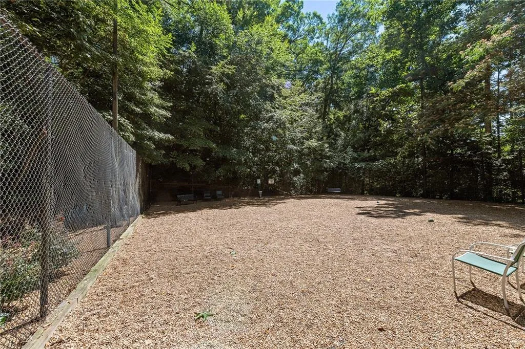 1108 Camden Court, Atlanta, Georgia 30327, 2 Bedrooms Bedrooms, ,2 BathroomsBathrooms,Residential,Sold,1108 Camden Court,6574138