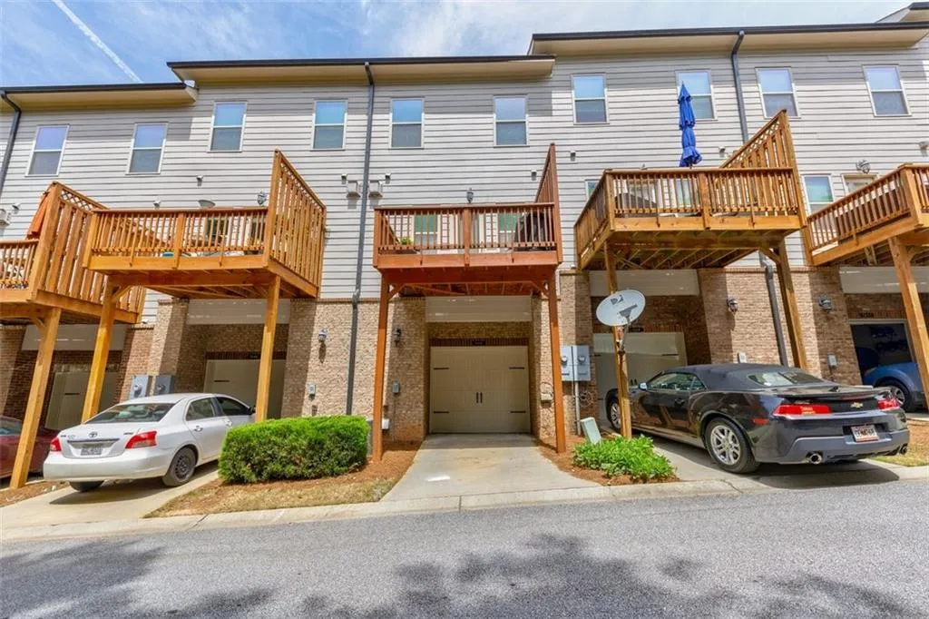7405 Highland Bluff, Atlanta, Georgia 30328, 3 Bedrooms Bedrooms, ,3 BathroomsBathrooms,Residential,Sold,7405 Highland Bluff,6874593