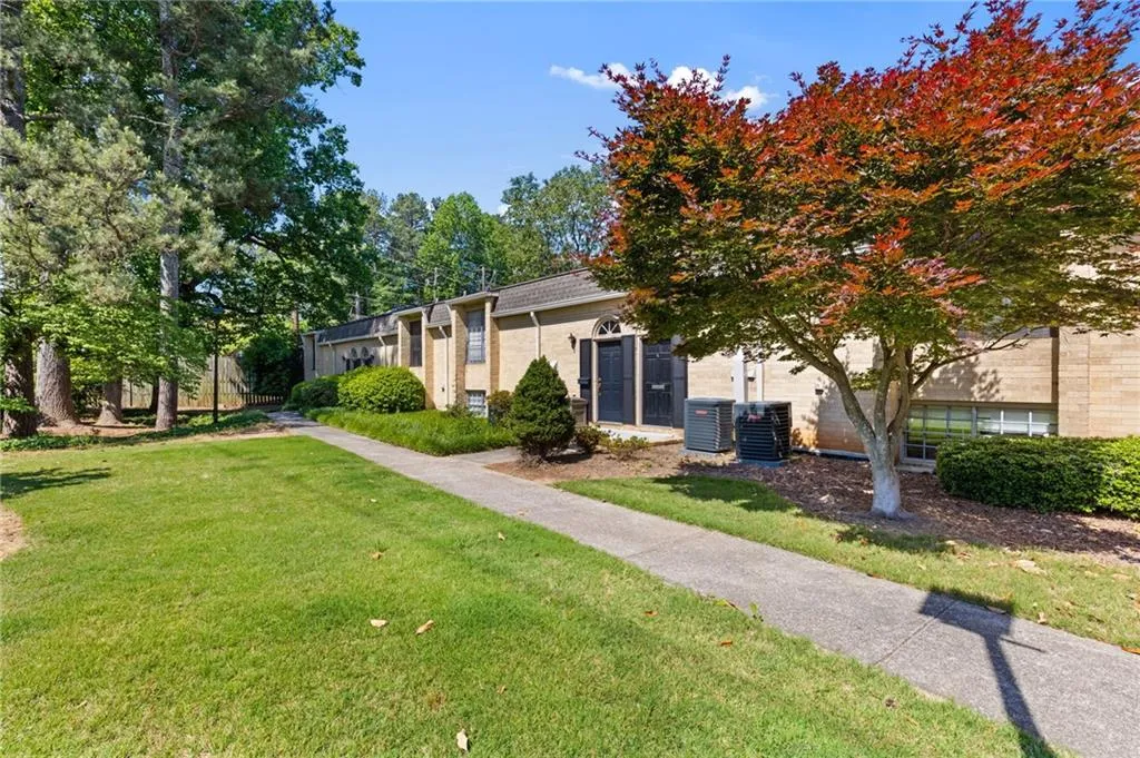 5400 Roswell Road Unit A4, Sandy Springs, Georgia 30342, 2 Bedrooms Bedrooms, ,1 BathroomBathrooms,Residential,For Sale,5400 Roswell Road Unit A4,7762124