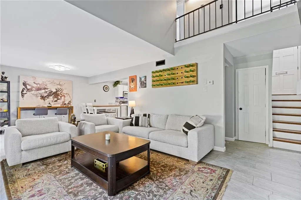 5400 Roswell Road Unit A4, Sandy Springs, Georgia 30342, 2 Bedrooms Bedrooms, ,1 BathroomBathrooms,Residential,For Sale,5400 Roswell Road Unit A4,7762124