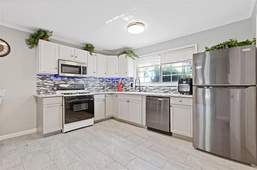 5400 Roswell Road Unit A4, Sandy Springs, Georgia 30342, 2 Bedrooms Bedrooms, ,1 BathroomBathrooms,Residential,For Sale,5400 Roswell Road Unit A4,7762124