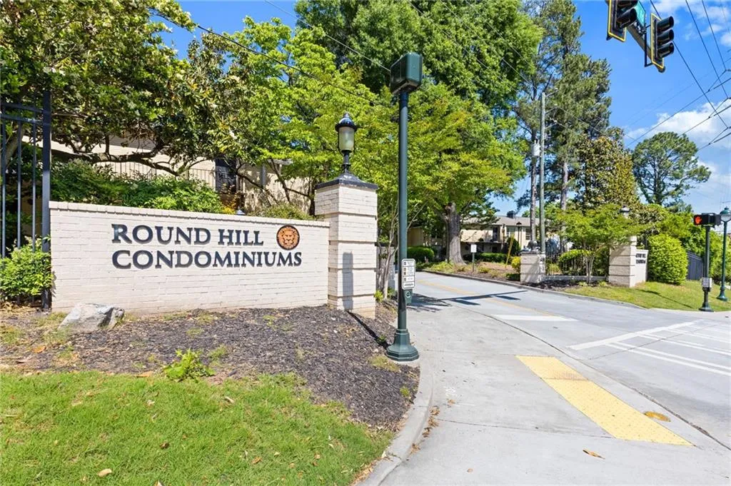5400 Roswell Road Unit A4, Sandy Springs, Georgia 30342, 2 Bedrooms Bedrooms, ,1 BathroomBathrooms,Residential,For Sale,5400 Roswell Road Unit A4,7762124