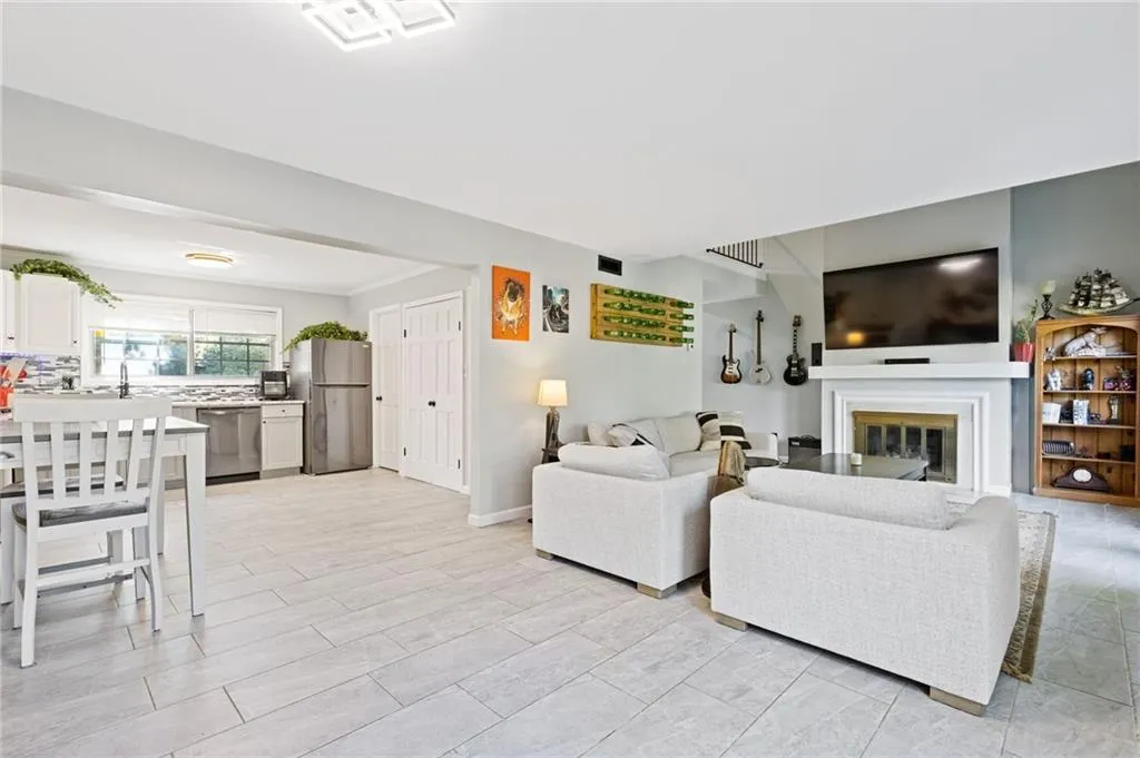 5400 Roswell Road Unit A4, Sandy Springs, Georgia 30342, 2 Bedrooms Bedrooms, ,1 BathroomBathrooms,Residential,For Sale,5400 Roswell Road Unit A4,7762124