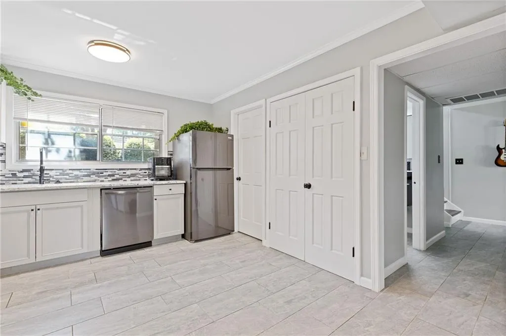 5400 Roswell Road Unit A4, Sandy Springs, Georgia 30342, 2 Bedrooms Bedrooms, ,1 BathroomBathrooms,Residential,For Sale,5400 Roswell Road Unit A4,7762124