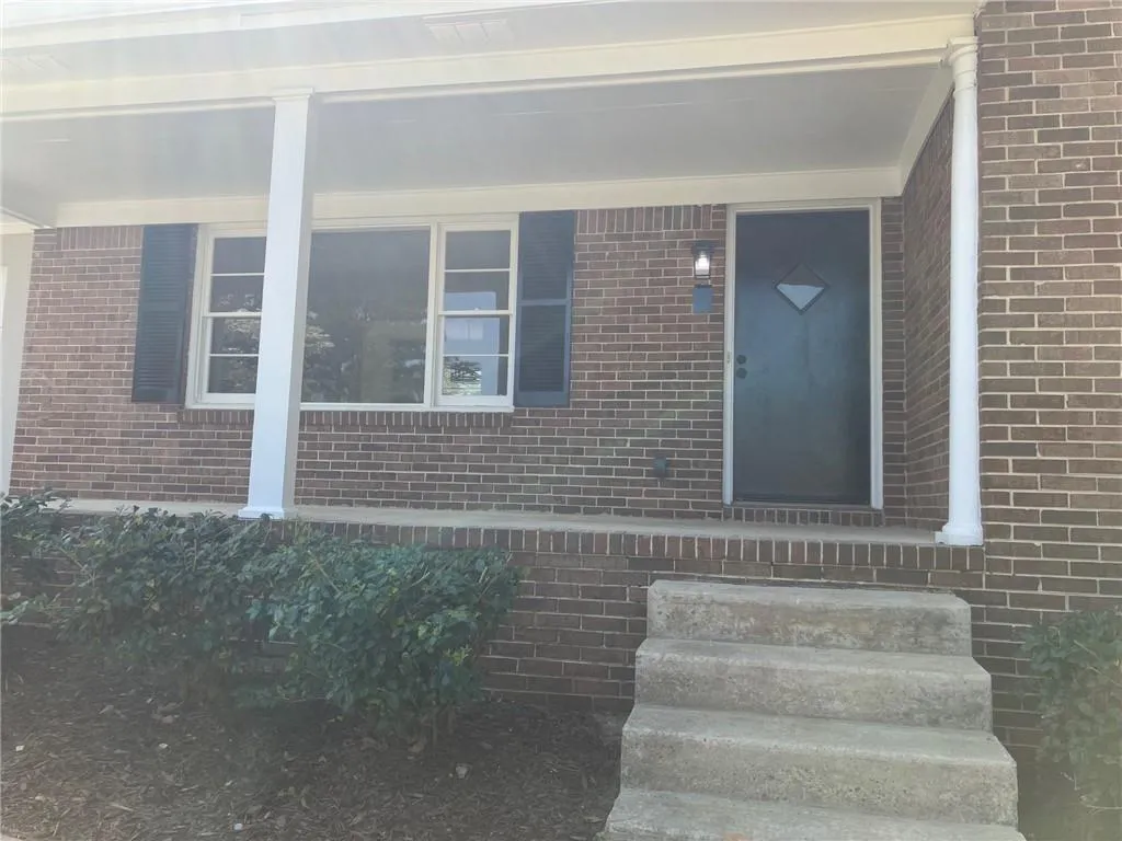 490 Larchmont Drive Nw, Atlanta, Georgia 30318, 4 Bedrooms Bedrooms, ,2 BathroomsBathrooms,Residential,Sold,490 Larchmont Drive Nw,7549627
