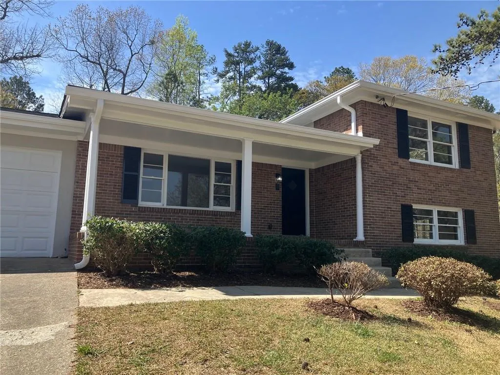 490 Larchmont Drive Nw, Atlanta, Georgia 30318, 4 Bedrooms Bedrooms, ,2 BathroomsBathrooms,Residential,Sold,490 Larchmont Drive Nw,7549627
