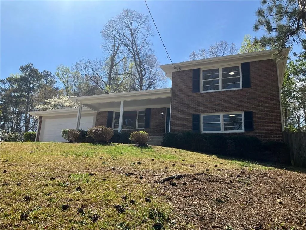 490 Larchmont Drive Nw, Atlanta, Georgia 30318, 4 Bedrooms Bedrooms, ,2 BathroomsBathrooms,Residential,Sold,490 Larchmont Drive Nw,7549627