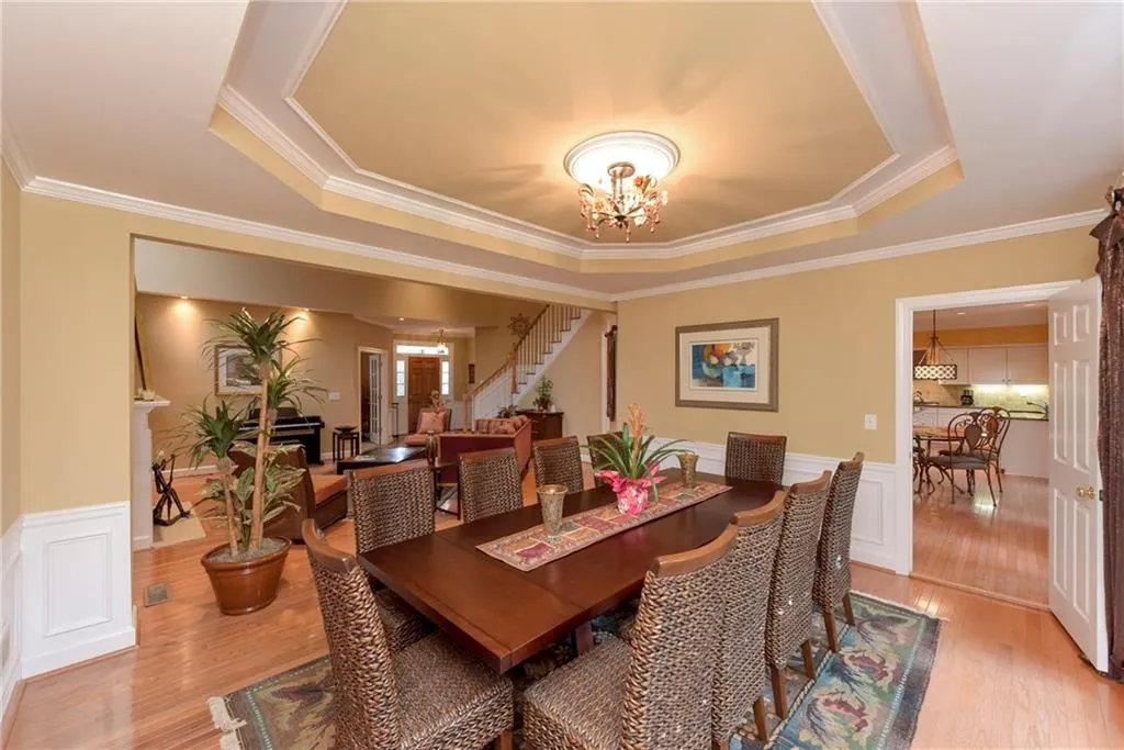 430 Glenridge Close Court, Sandy Springs, Georgia 30328, 3 Bedrooms Bedrooms, ,2 BathroomsBathrooms,Residential,Sold,430 Glenridge Close Court,5601054