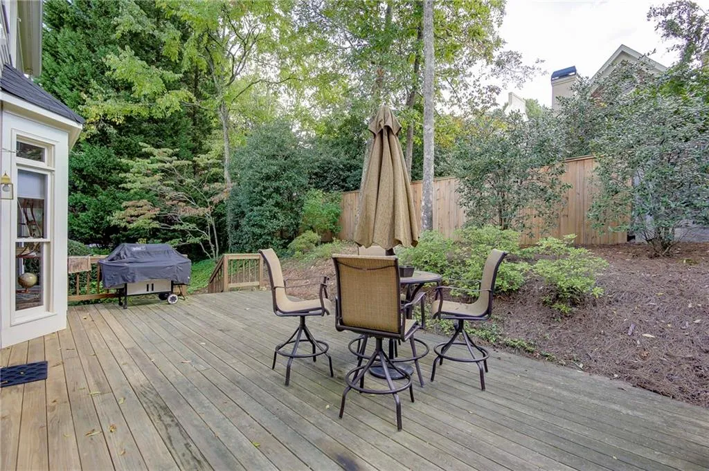 430 Glenridge Close Court, Sandy Springs, Georgia 30328, 3 Bedrooms Bedrooms, ,2 BathroomsBathrooms,Residential,Sold,430 Glenridge Close Court,5601054