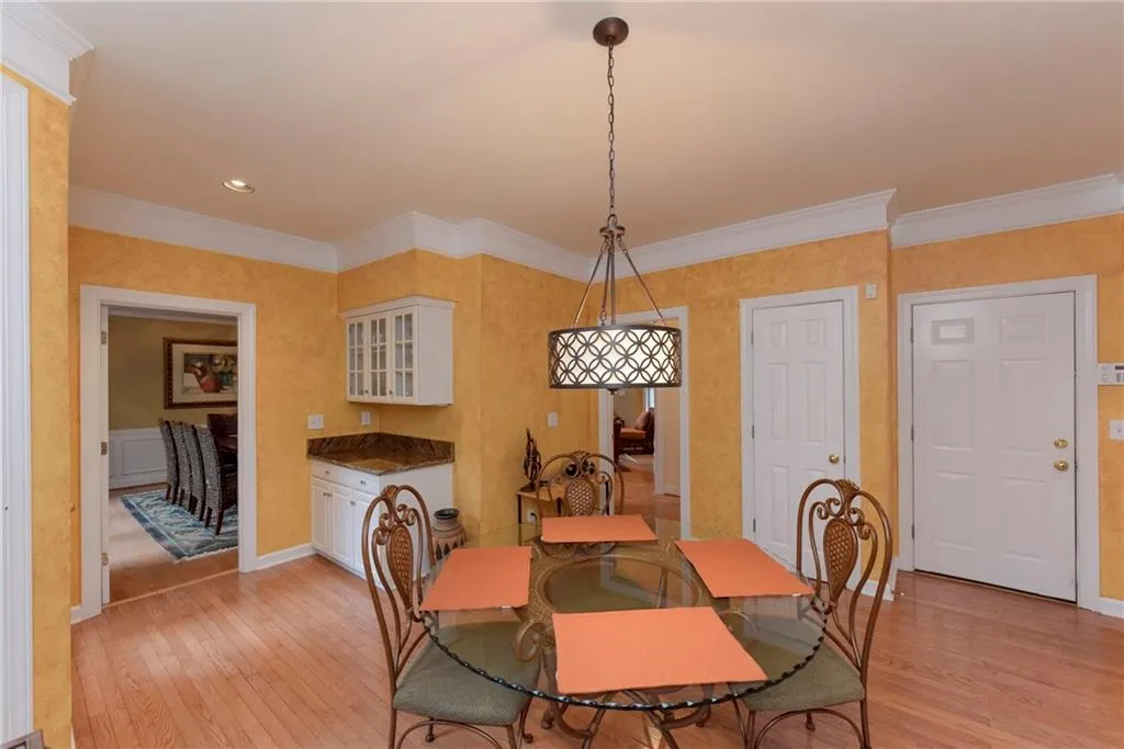 430 Glenridge Close Court, Sandy Springs, Georgia 30328, 3 Bedrooms Bedrooms, ,2 BathroomsBathrooms,Residential,Sold,430 Glenridge Close Court,5601054