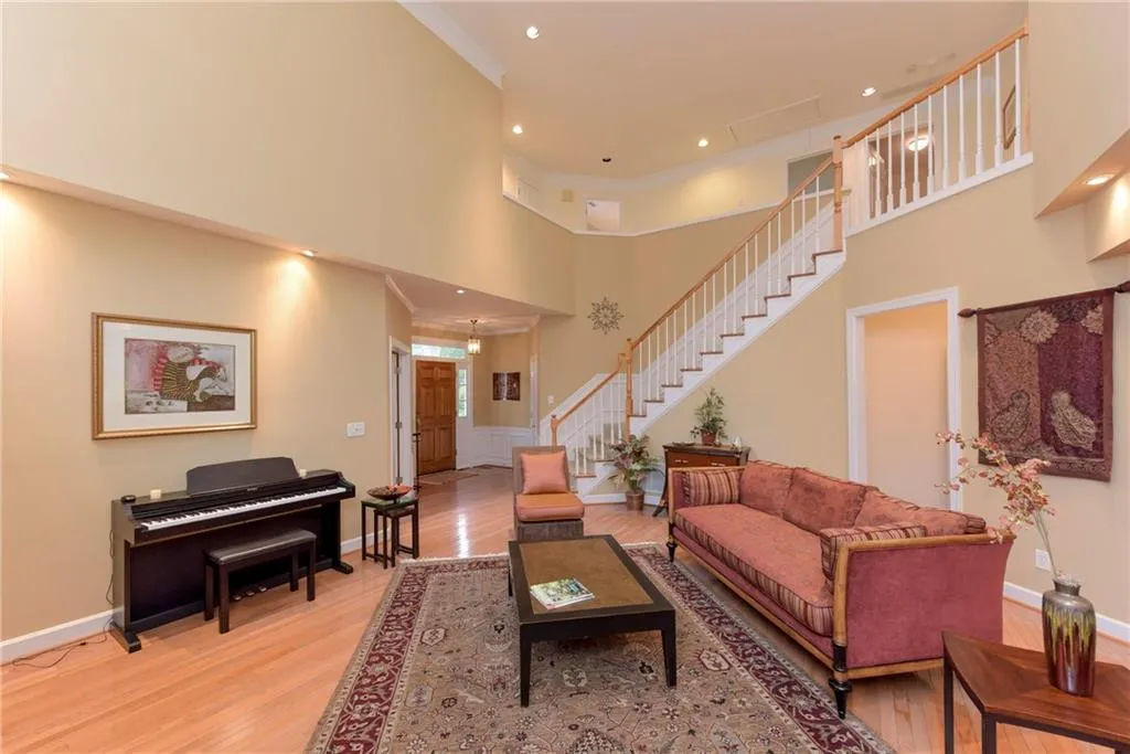 430 Glenridge Close Court, Sandy Springs, Georgia 30328, 3 Bedrooms Bedrooms, ,2 BathroomsBathrooms,Residential,Sold,430 Glenridge Close Court,5601054
