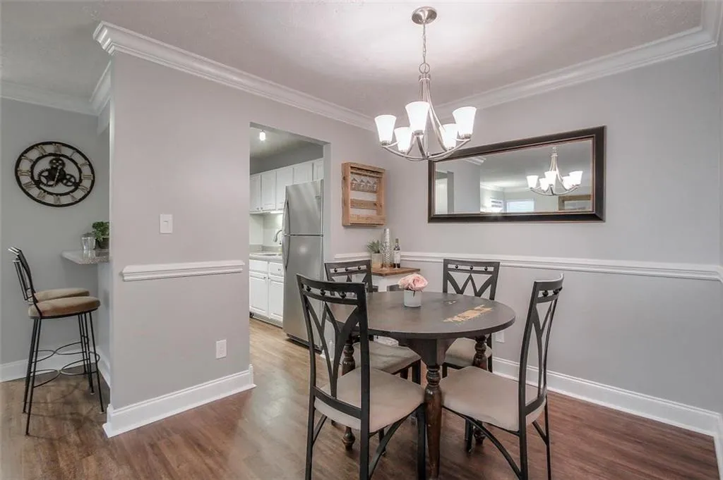 6816 Glenridge Drive Unit J, Sandy Springs, Georgia 30328, 2 Bedrooms Bedrooms, ,2 BathroomsBathrooms,Residential,Sold,6816 Glenridge Drive Unit J,6767463