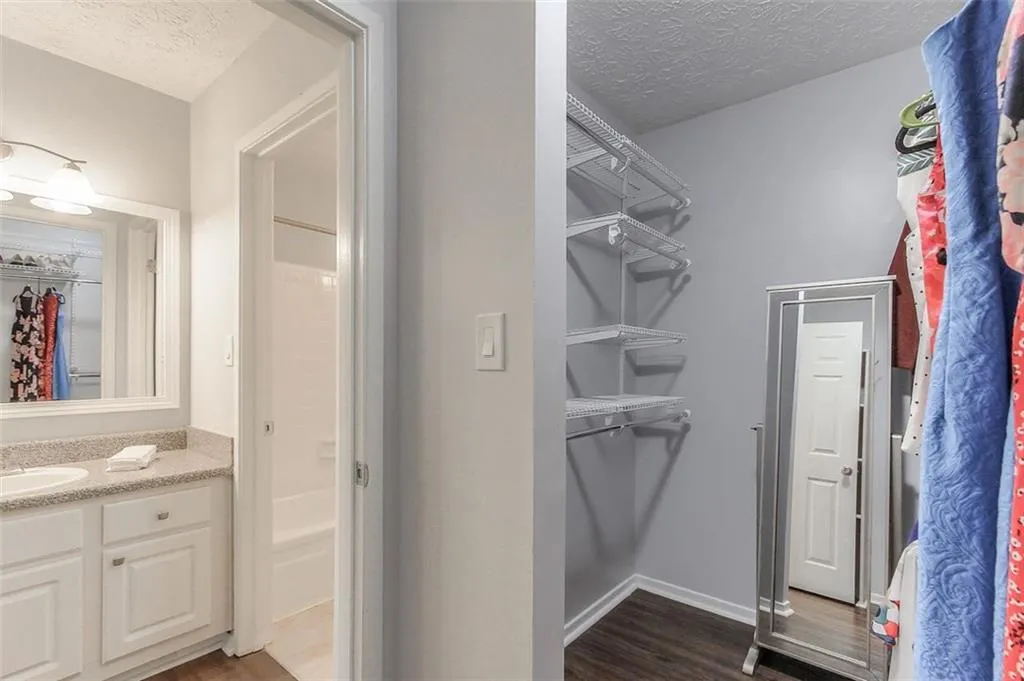 6816 Glenridge Drive Unit J, Sandy Springs, Georgia 30328, 2 Bedrooms Bedrooms, ,2 BathroomsBathrooms,Residential,Sold,6816 Glenridge Drive Unit J,6767463