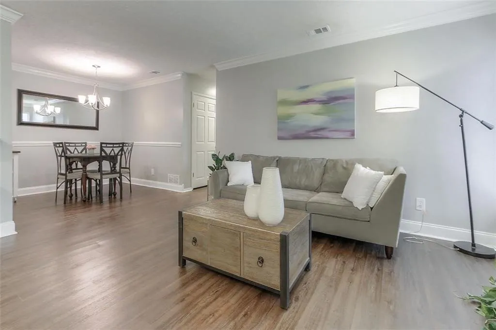 6816 Glenridge Drive Unit J, Sandy Springs, Georgia 30328, 2 Bedrooms Bedrooms, ,2 BathroomsBathrooms,Residential,Sold,6816 Glenridge Drive Unit J,6767463