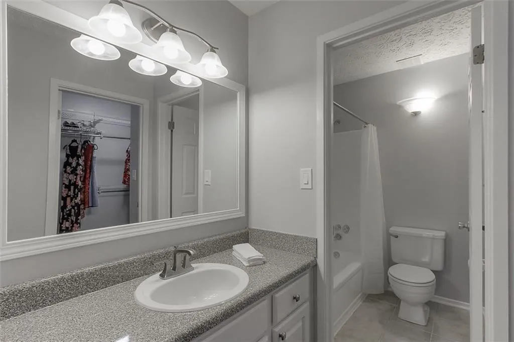 6816 Glenridge Drive Unit J, Sandy Springs, Georgia 30328, 2 Bedrooms Bedrooms, ,2 BathroomsBathrooms,Residential,Sold,6816 Glenridge Drive Unit J,6767463