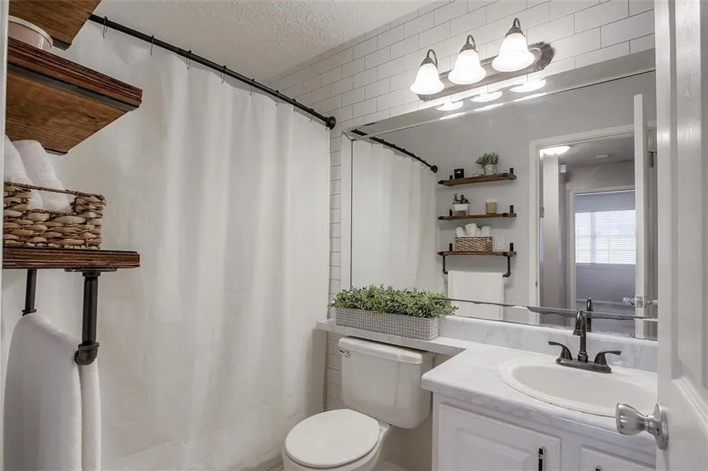 6816 Glenridge Drive Unit J, Sandy Springs, Georgia 30328, 2 Bedrooms Bedrooms, ,2 BathroomsBathrooms,Residential,Sold,6816 Glenridge Drive Unit J,6767463