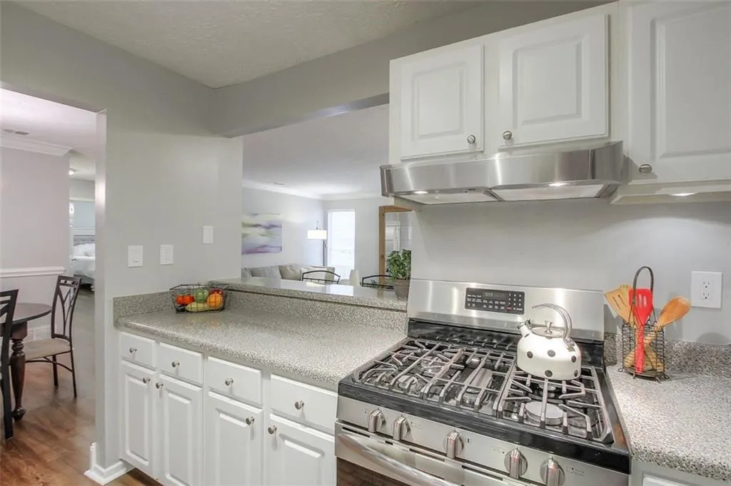 6816 Glenridge Drive Unit J, Sandy Springs, Georgia 30328, 2 Bedrooms Bedrooms, ,2 BathroomsBathrooms,Residential,Sold,6816 Glenridge Drive Unit J,6767463