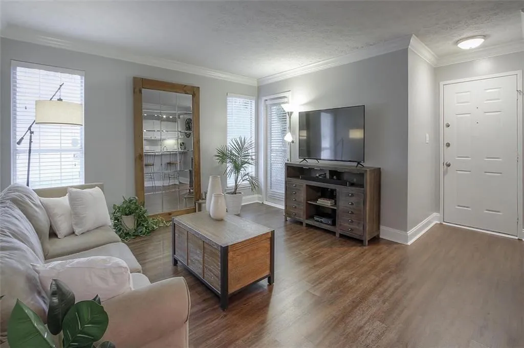 6816 Glenridge Drive Unit J, Sandy Springs, Georgia 30328, 2 Bedrooms Bedrooms, ,2 BathroomsBathrooms,Residential,Sold,6816 Glenridge Drive Unit J,6767463