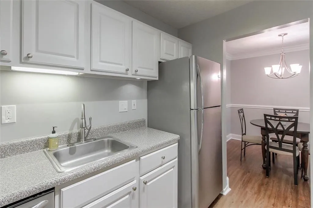 6816 Glenridge Drive Unit J, Sandy Springs, Georgia 30328, 2 Bedrooms Bedrooms, ,2 BathroomsBathrooms,Residential,Sold,6816 Glenridge Drive Unit J,6767463