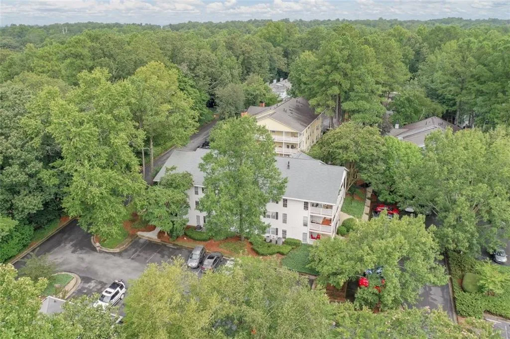 6816 Glenridge Drive Unit J, Sandy Springs, Georgia 30328, 2 Bedrooms Bedrooms, ,2 BathroomsBathrooms,Residential,Sold,6816 Glenridge Drive Unit J,6767463