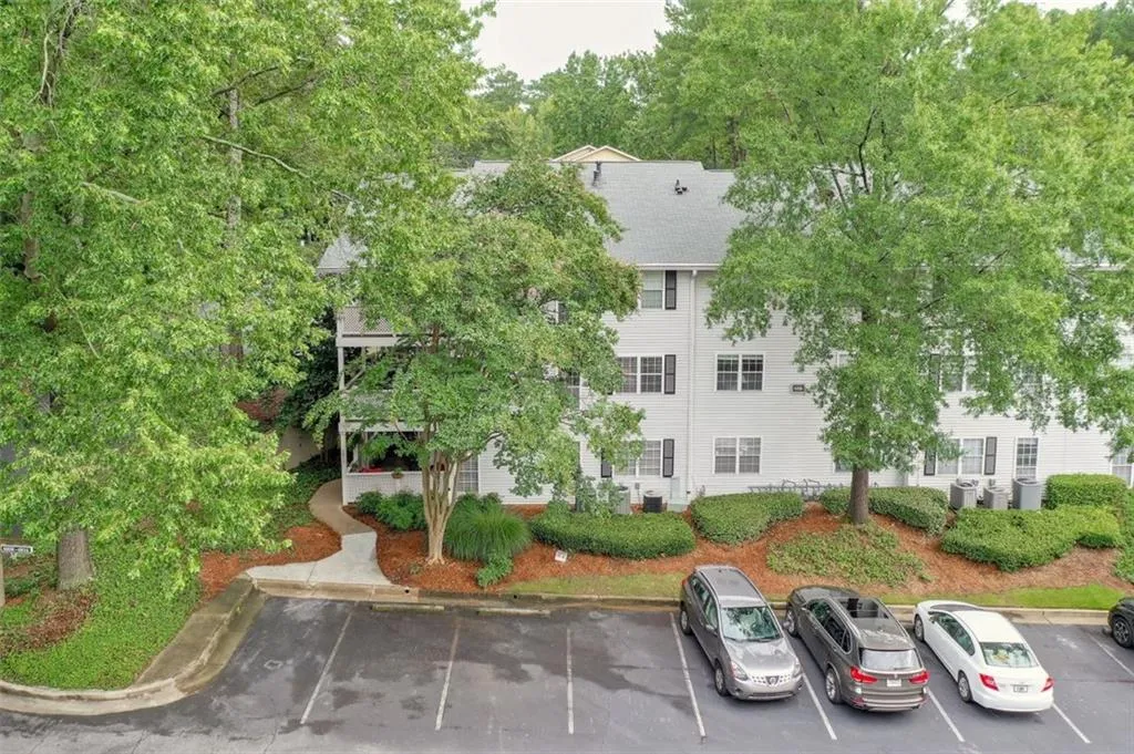 6816 Glenridge Drive Unit J, Sandy Springs, Georgia 30328, 2 Bedrooms Bedrooms, ,2 BathroomsBathrooms,Residential,Sold,6816 Glenridge Drive Unit J,6767463