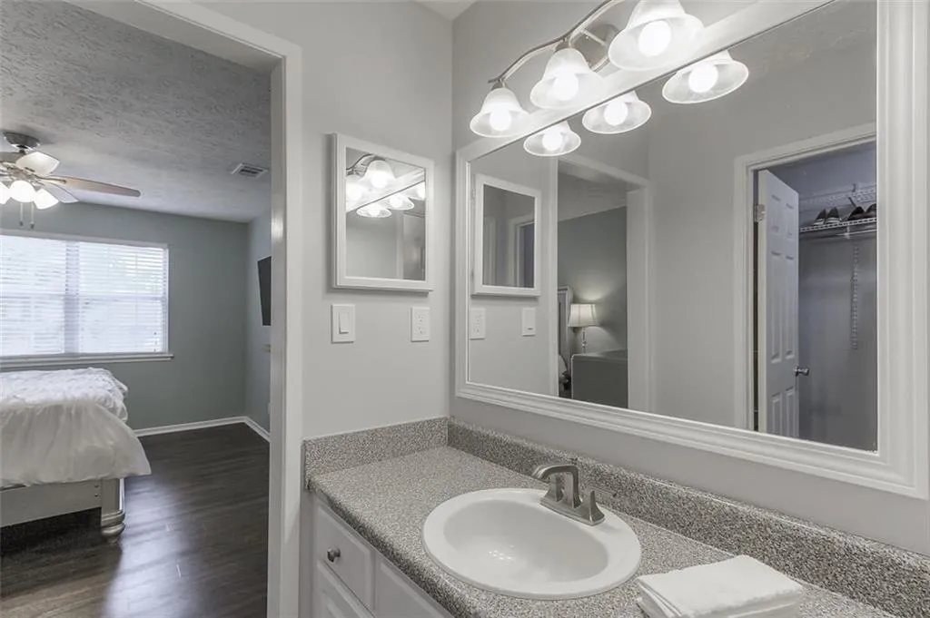 6816 Glenridge Drive Unit J, Sandy Springs, Georgia 30328, 2 Bedrooms Bedrooms, ,2 BathroomsBathrooms,Residential,Sold,6816 Glenridge Drive Unit J,6767463