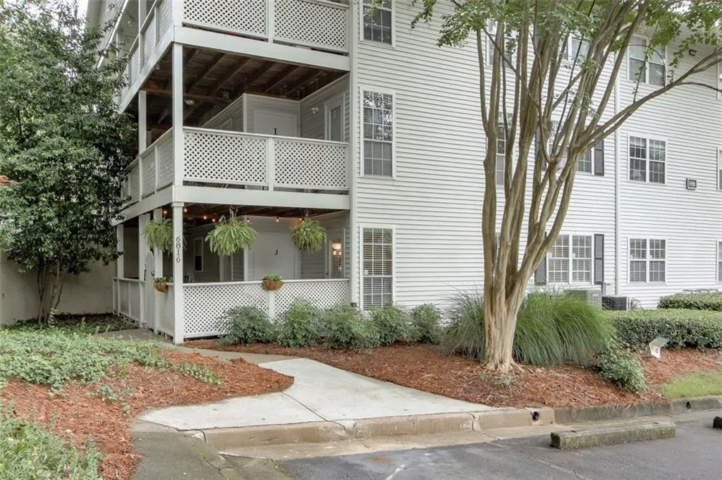 6816 Glenridge Drive Unit J, Sandy Springs, Georgia 30328, 2 Bedrooms Bedrooms, ,2 BathroomsBathrooms,Residential,Sold,6816 Glenridge Drive Unit J,6767463