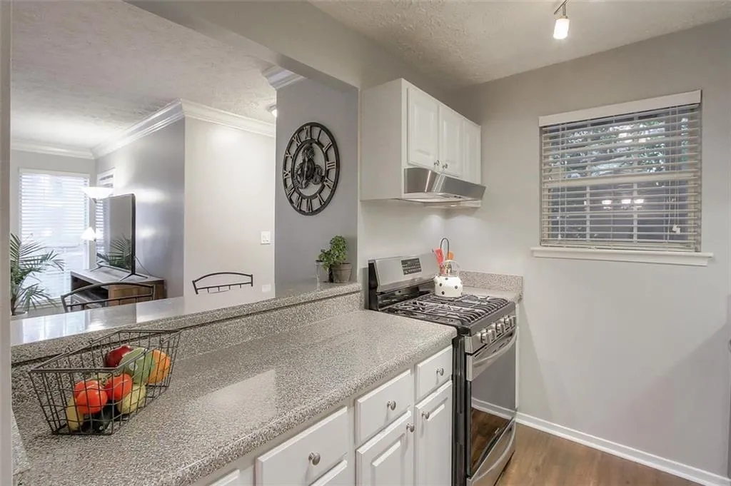 6816 Glenridge Drive Unit J, Sandy Springs, Georgia 30328, 2 Bedrooms Bedrooms, ,2 BathroomsBathrooms,Residential,Sold,6816 Glenridge Drive Unit J,6767463