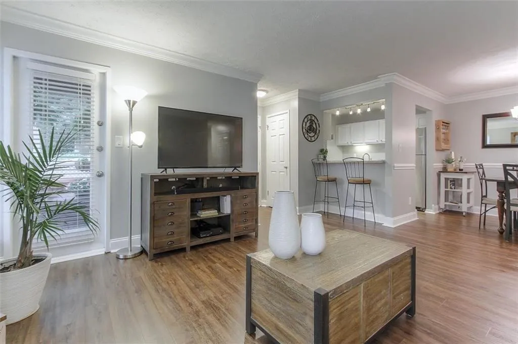 6816 Glenridge Drive Unit J, Sandy Springs, Georgia 30328, 2 Bedrooms Bedrooms, ,2 BathroomsBathrooms,Residential,Sold,6816 Glenridge Drive Unit J,6767463