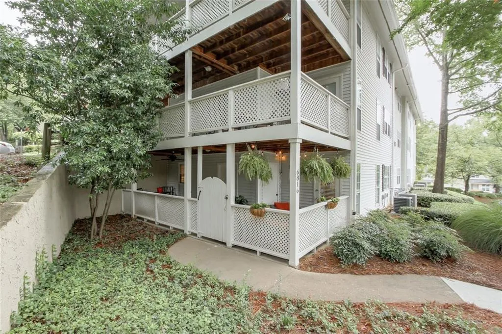 6816 Glenridge Drive Unit J, Sandy Springs, Georgia 30328, 2 Bedrooms Bedrooms, ,2 BathroomsBathrooms,Residential,Sold,6816 Glenridge Drive Unit J,6767463