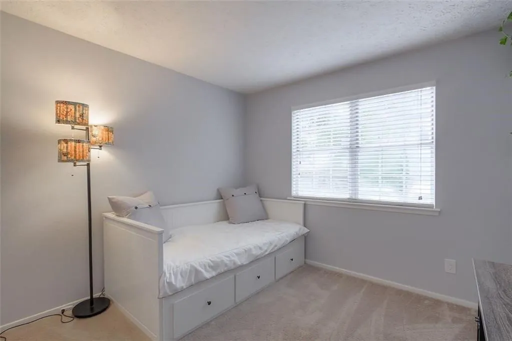 6816 Glenridge Drive Unit J, Sandy Springs, Georgia 30328, 2 Bedrooms Bedrooms, ,2 BathroomsBathrooms,Residential,Sold,6816 Glenridge Drive Unit J,6767463