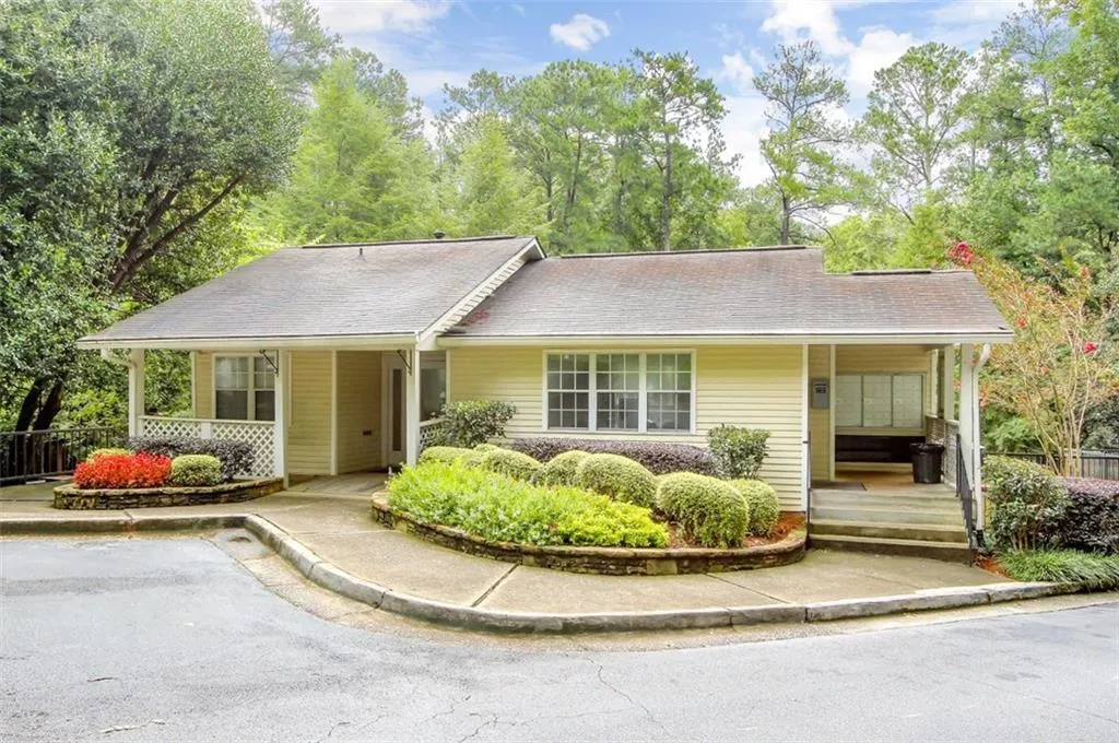 6816 Glenridge Drive Unit J, Sandy Springs, Georgia 30328, 2 Bedrooms Bedrooms, ,2 BathroomsBathrooms,Residential,Sold,6816 Glenridge Drive Unit J,6767463