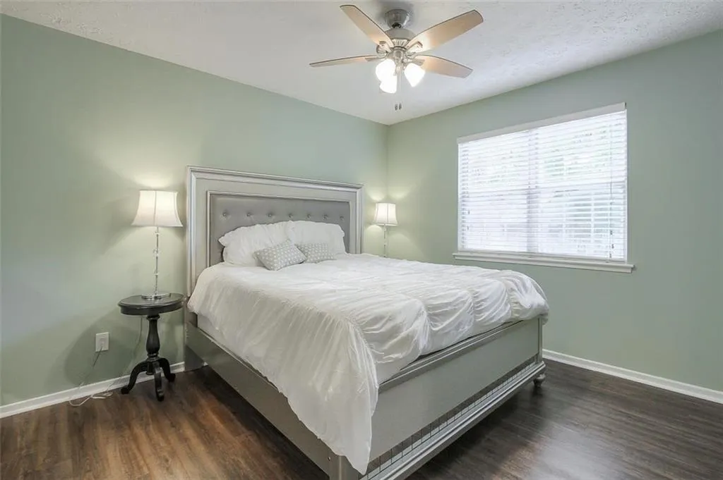 6816 Glenridge Drive Unit J, Sandy Springs, Georgia 30328, 2 Bedrooms Bedrooms, ,2 BathroomsBathrooms,Residential,Sold,6816 Glenridge Drive Unit J,6767463