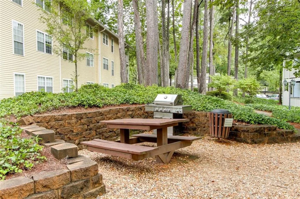 6816 Glenridge Drive Unit J, Sandy Springs, Georgia 30328, 2 Bedrooms Bedrooms, ,2 BathroomsBathrooms,Residential,Sold,6816 Glenridge Drive Unit J,6767463