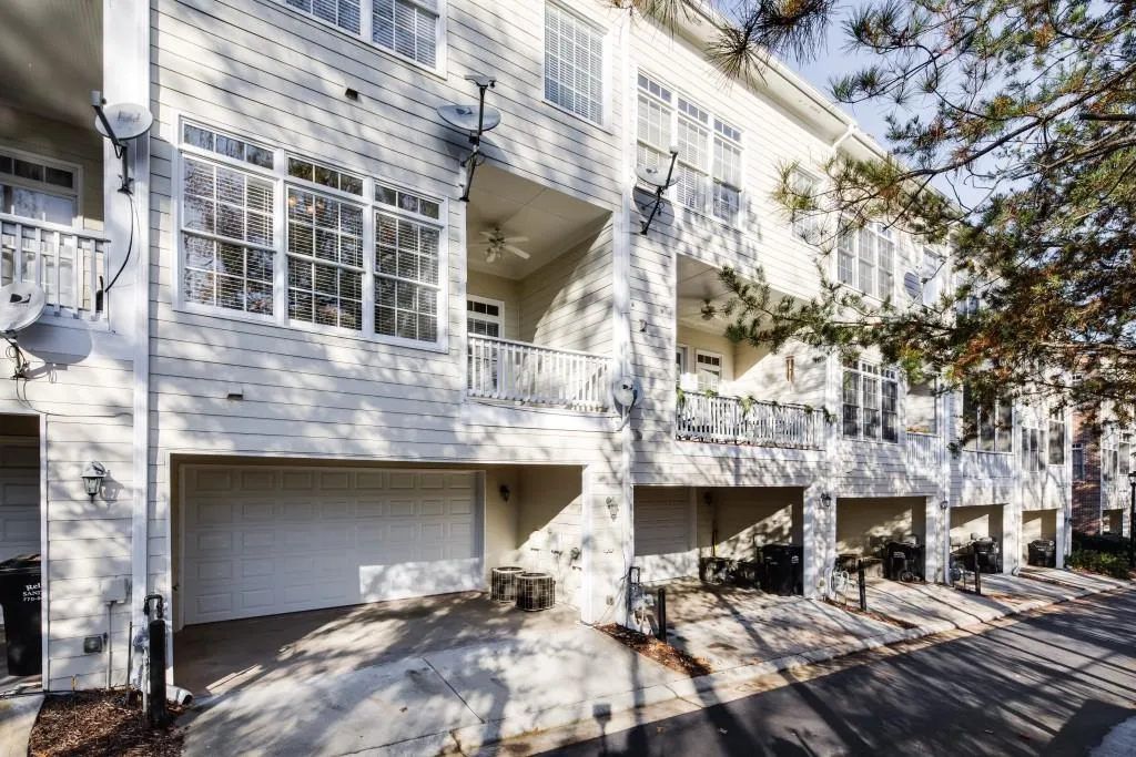 993 Pearl Point, Sandy Springs, Georgia 30328, 3 Bedrooms Bedrooms, ,3 BathroomsBathrooms,Residential,Sold,993 Pearl Point,5786525