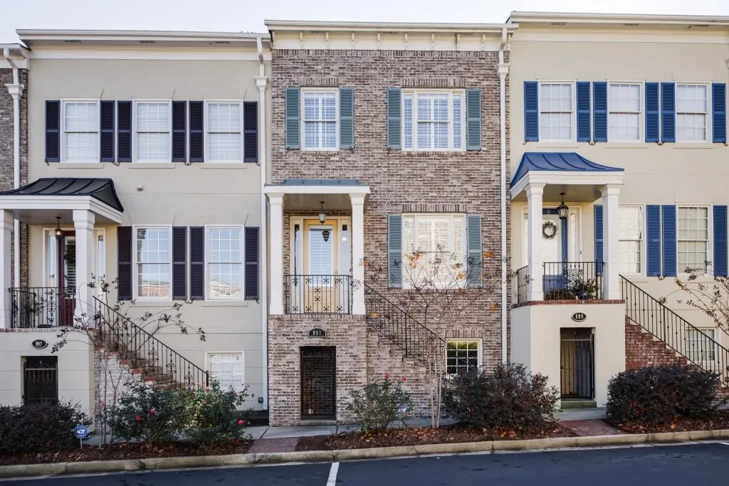 993 Pearl Point, Sandy Springs, Georgia 30328, 3 Bedrooms Bedrooms, ,3 BathroomsBathrooms,Residential,Sold,993 Pearl Point,5786525