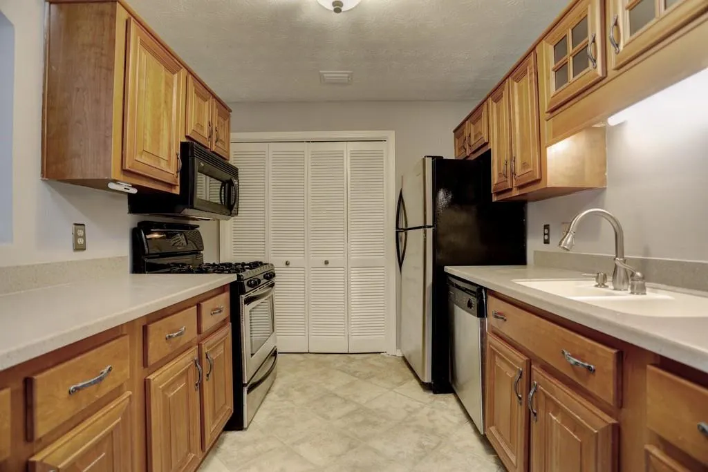 1604 Gettysburg Place, Sandy Springs, Georgia 30350, 2 Bedrooms Bedrooms, ,2 BathroomsBathrooms,Residential,Sold,1604 Gettysburg Place,5741181