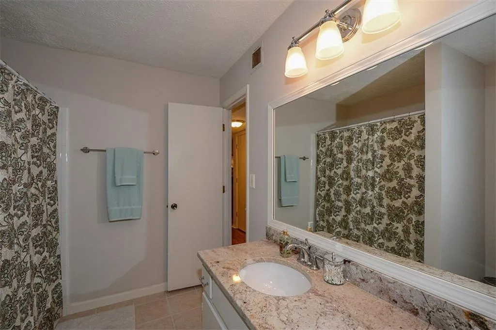 805 Woodcliff Drive Unit 805, Sandy Springs, Georgia 30350, 2 Bedrooms Bedrooms, ,1 BathroomBathrooms,Residential,Sold,805 Woodcliff Drive Unit 805,5697576