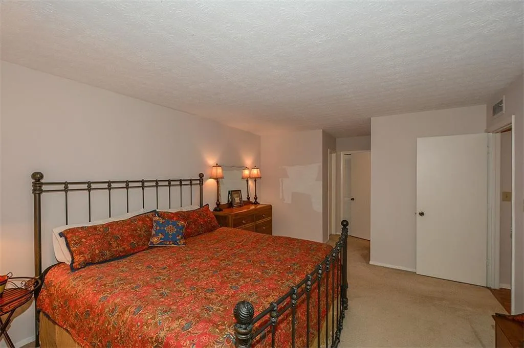 805 Woodcliff Drive Unit 805, Sandy Springs, Georgia 30350, 2 Bedrooms Bedrooms, ,1 BathroomBathrooms,Residential,Sold,805 Woodcliff Drive Unit 805,5697576