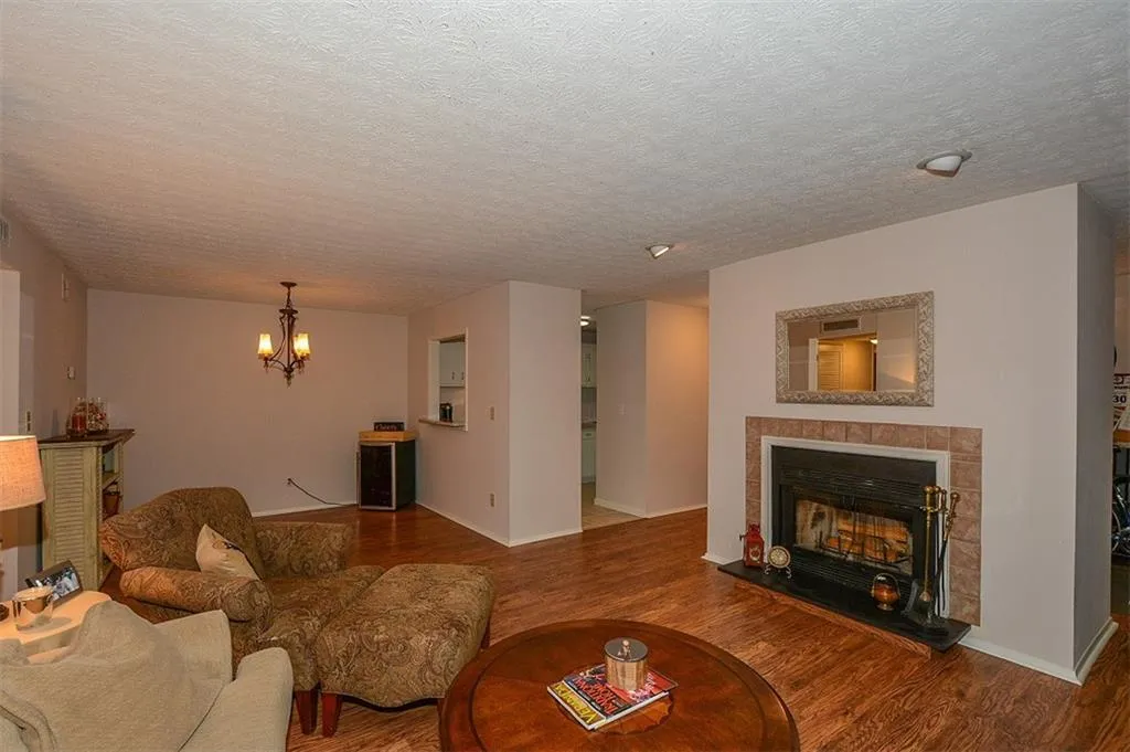 805 Woodcliff Drive Unit 805, Sandy Springs, Georgia 30350, 2 Bedrooms Bedrooms, ,1 BathroomBathrooms,Residential,Sold,805 Woodcliff Drive Unit 805,5697576