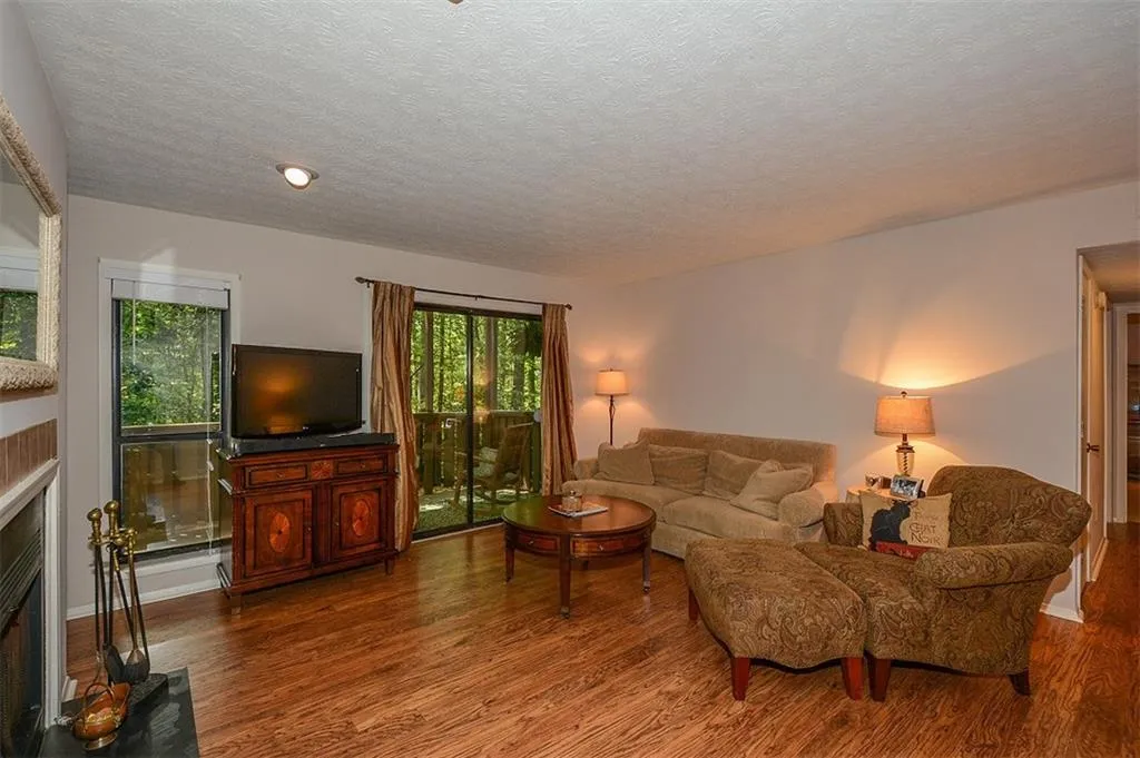 805 Woodcliff Drive Unit 805, Sandy Springs, Georgia 30350, 2 Bedrooms Bedrooms, ,1 BathroomBathrooms,Residential,Sold,805 Woodcliff Drive Unit 805,5697576